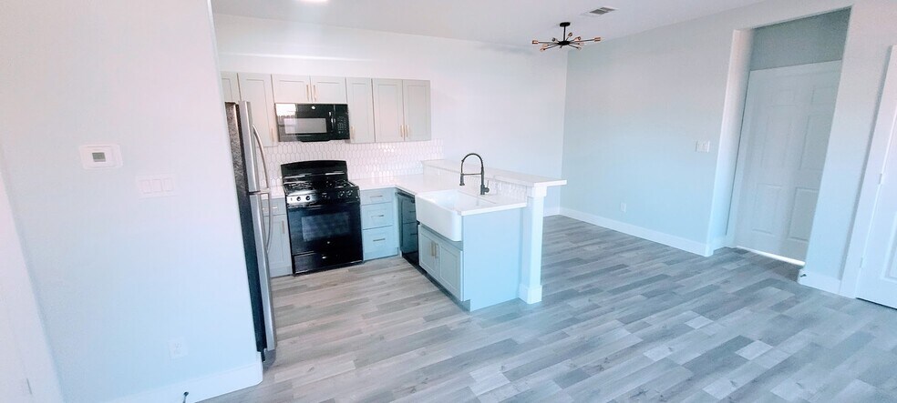 Building Photo - 7502 Sandle St