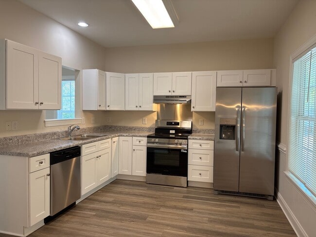 Building Photo - 4 Bedroom house in Brightwood area at a great price!