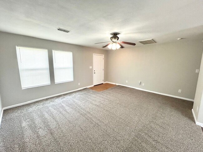 Building Photo - New Move In Special-$300 off first month's rent. Move In Ready Home in Prime Madison Location!