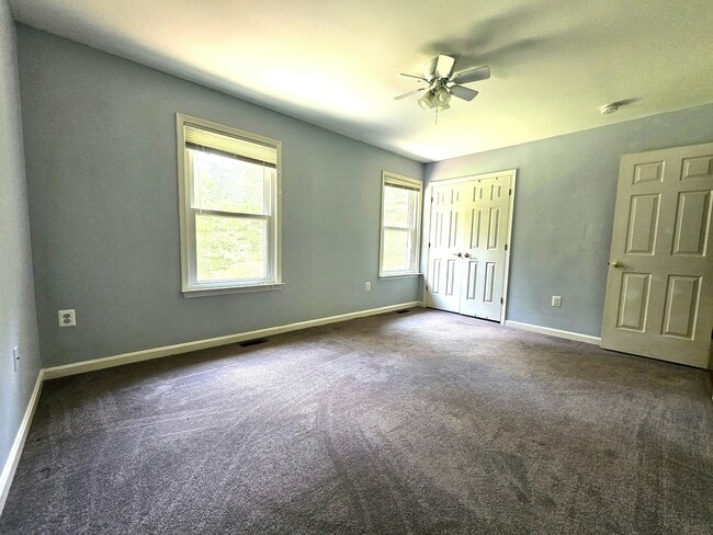 Building Photo - 13440 Carriage Hill Dr