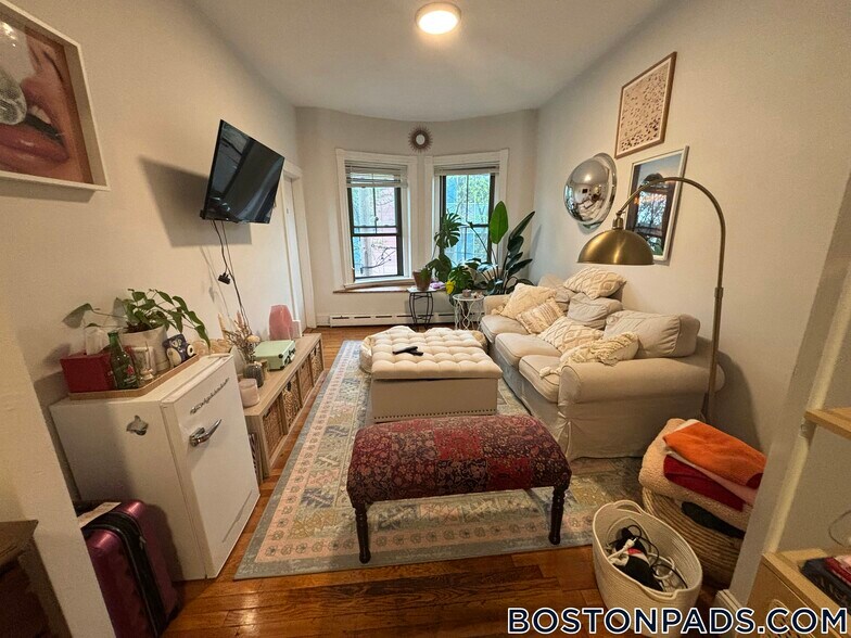 Building Photo - 114 Willow St