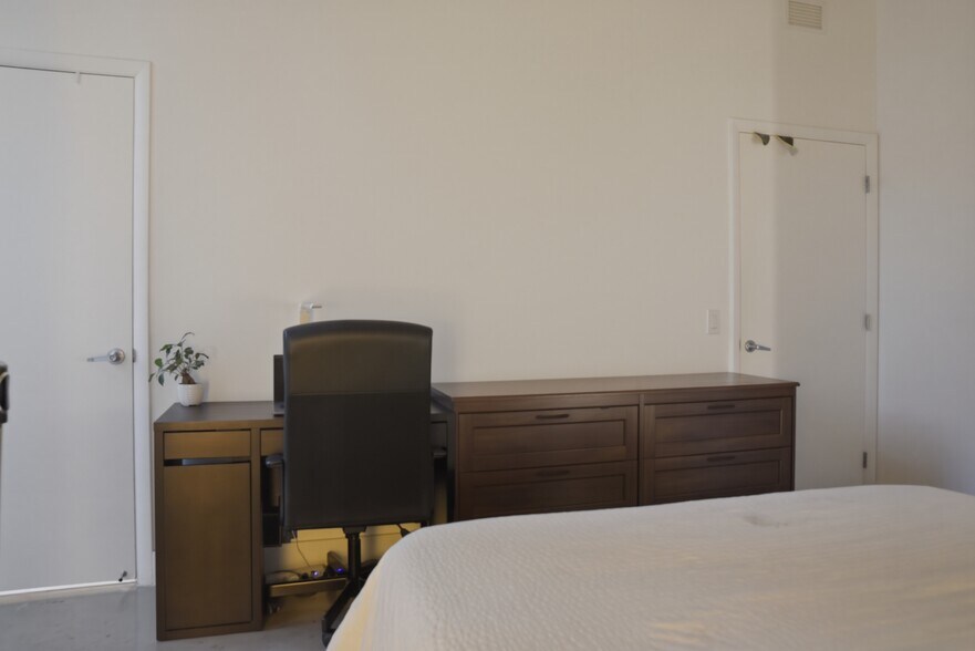 Building Photo - 151 SE 1st St