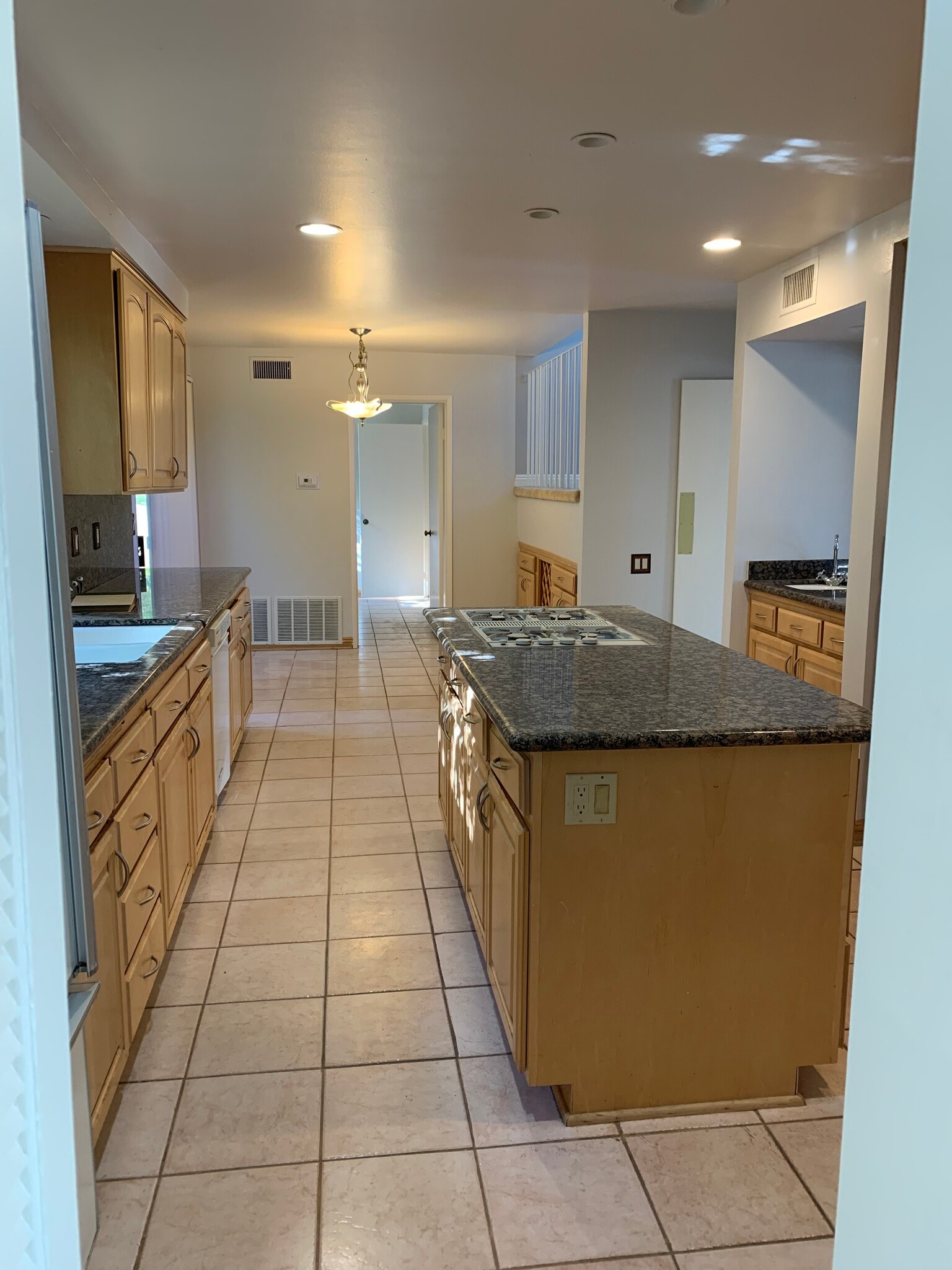 Building Photo - 2785 Claray Dr