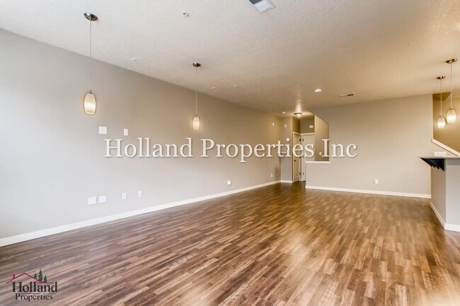 Building Photo - 7903 NE Rockne Way