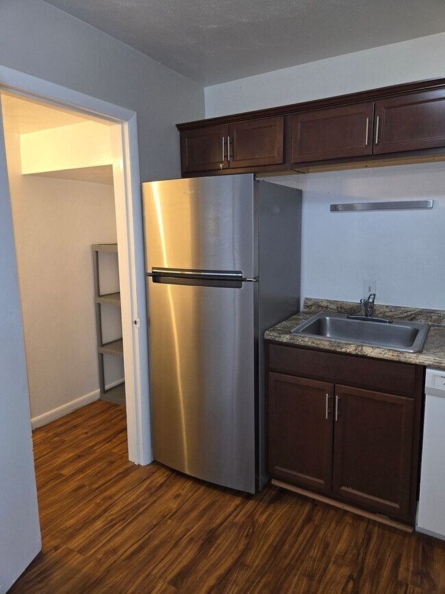 Building Photo - Move In Ready!!