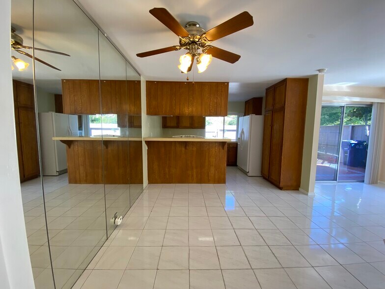 Dining - 9546 Easter Way