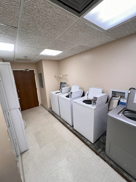 Building Photo - 123 N Locust St