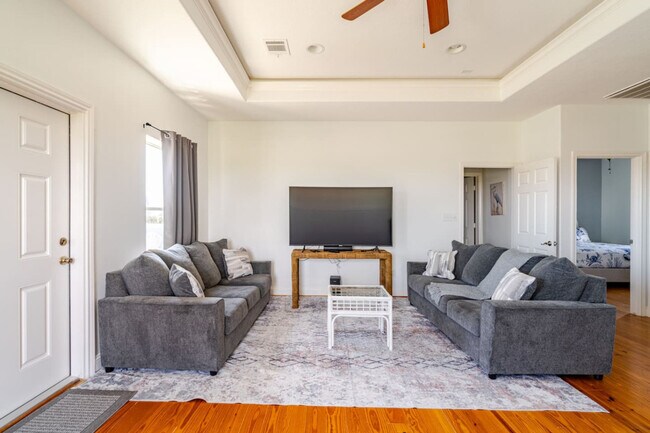 Building Photo - 814 Helen Blvd