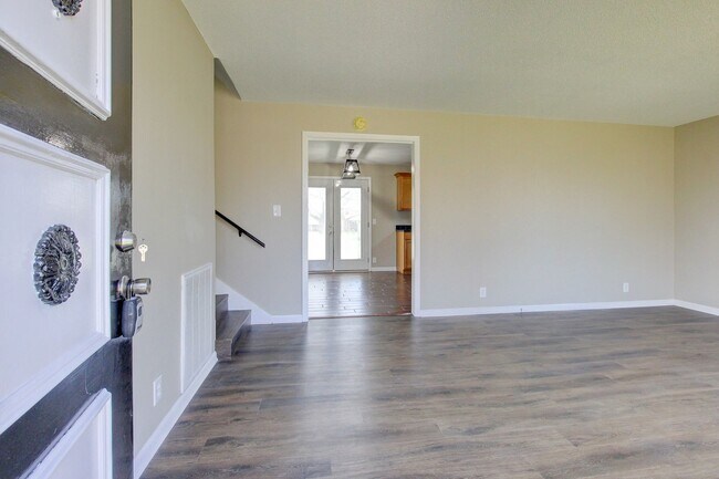 Building Photo - Four Bedroom with Bonus Room and a detache...
