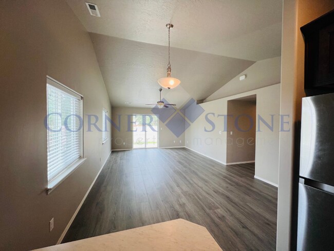 Building Photo - Great Home on Corner Lot!