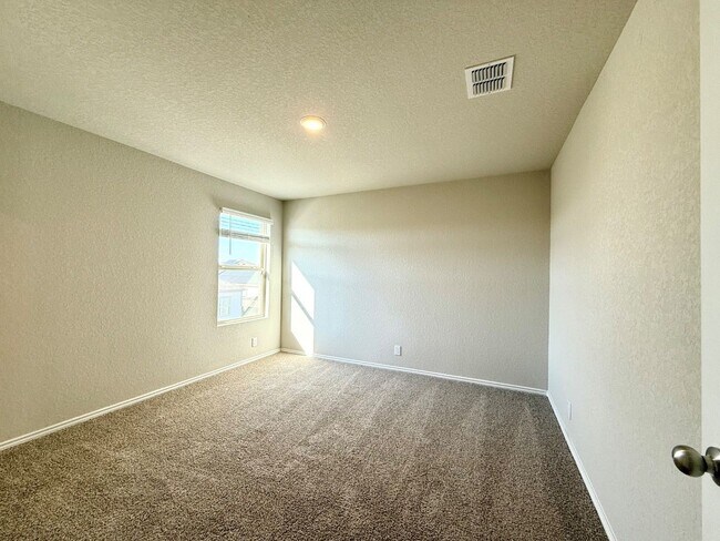 Building Photo - 2428 Dino Dr