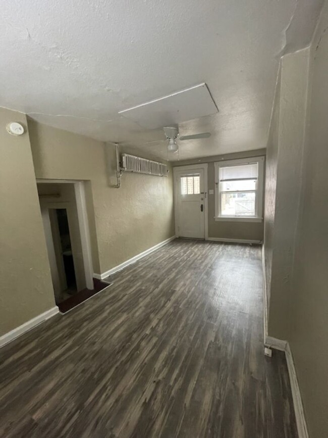 Building Photo - The Perfect Studio! - PRE-LEASING FOR AUGUST