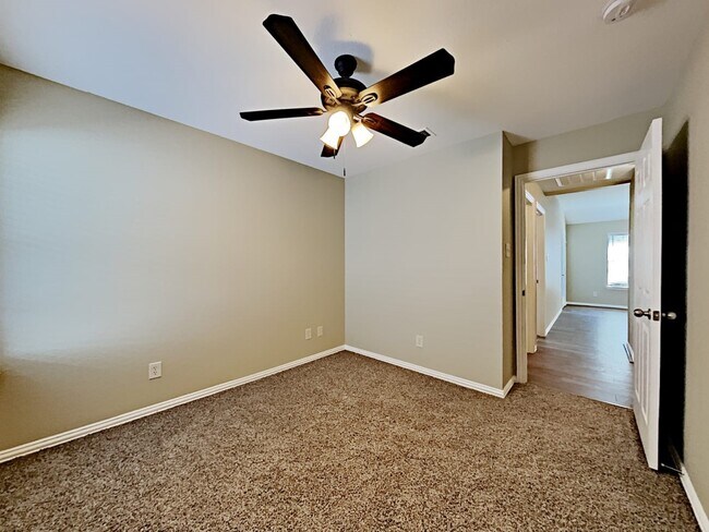 Building Photo - 2308 Arrowhead Dr