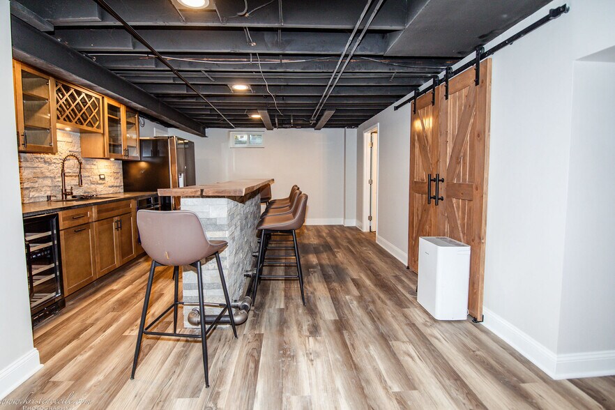 Building Photo - 123 Haines Ave