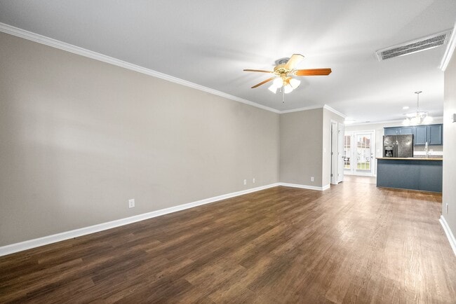 Building Photo - Updated Townhome near Tennova Hospital
