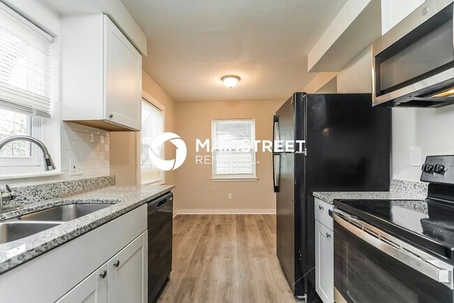 Building Photo - 5 Bedroom Pet-Friendly Home in Columbus, OH with Main Street Renewal