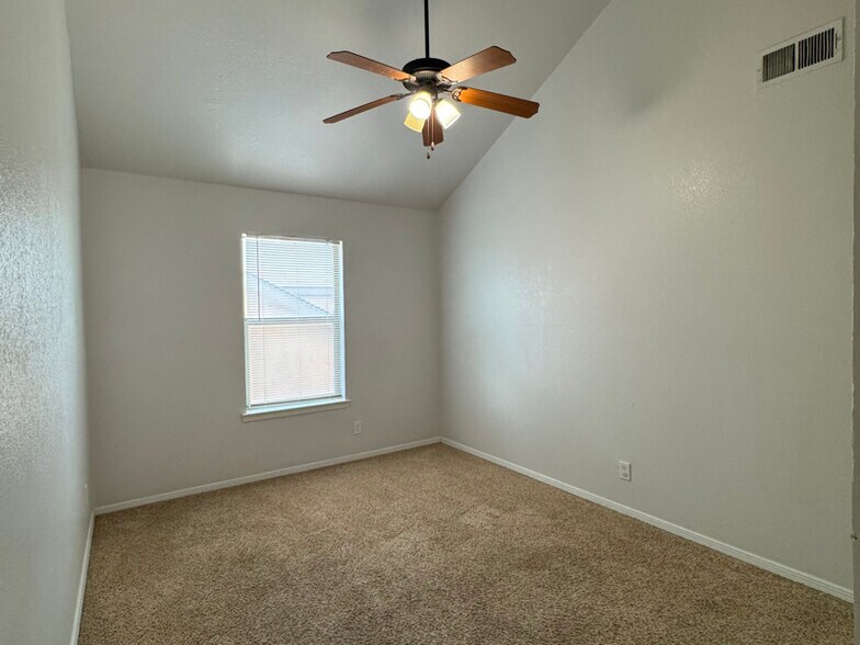Building Photo - 13260 Emerald Creek Dr