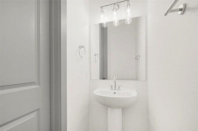 Building Photo - 4019 Stassen St