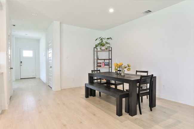 Building Photo - 31615 Chollerford Ct