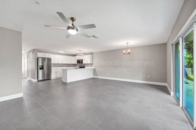 Building Photo - 37 SE 15th Terrace