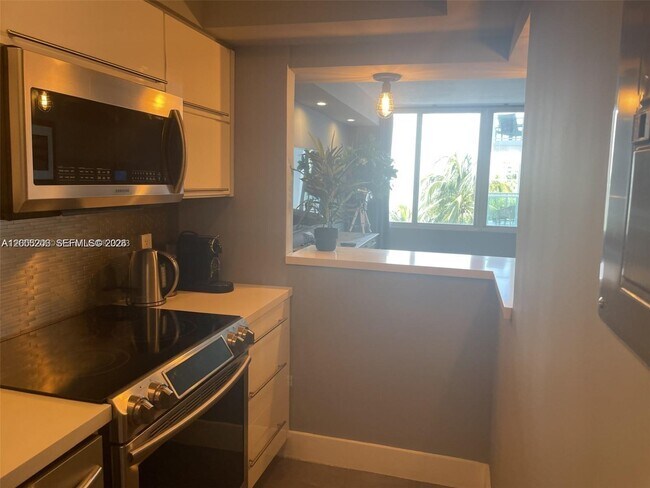 Building Photo - 1000 West Ave