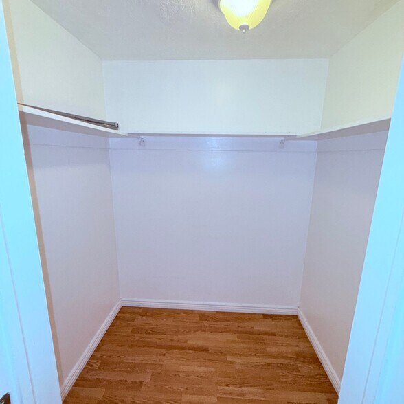 Building Photo - 886 Maple Crest Ct