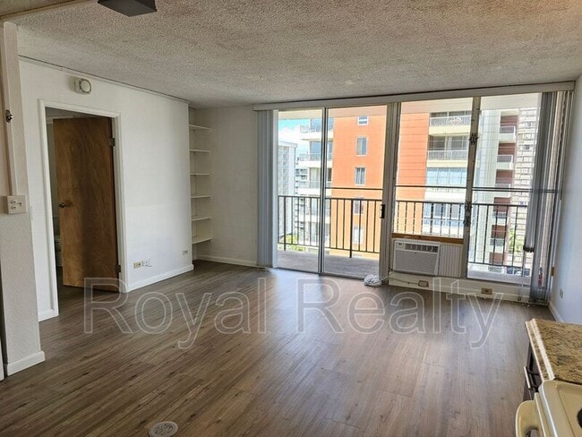 Building Photo - 2754 Kuilei St