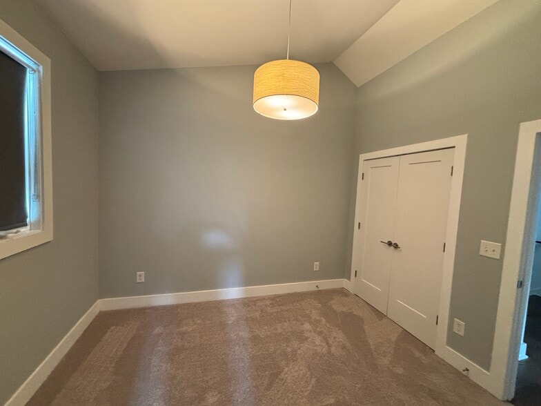 Building Photo - 908 Southside Pl