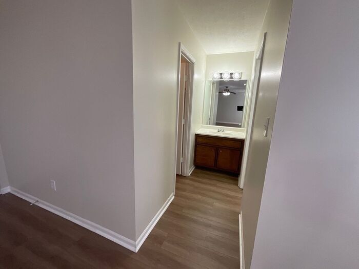 Building Photo - 5007 Fieldgreen Crossing