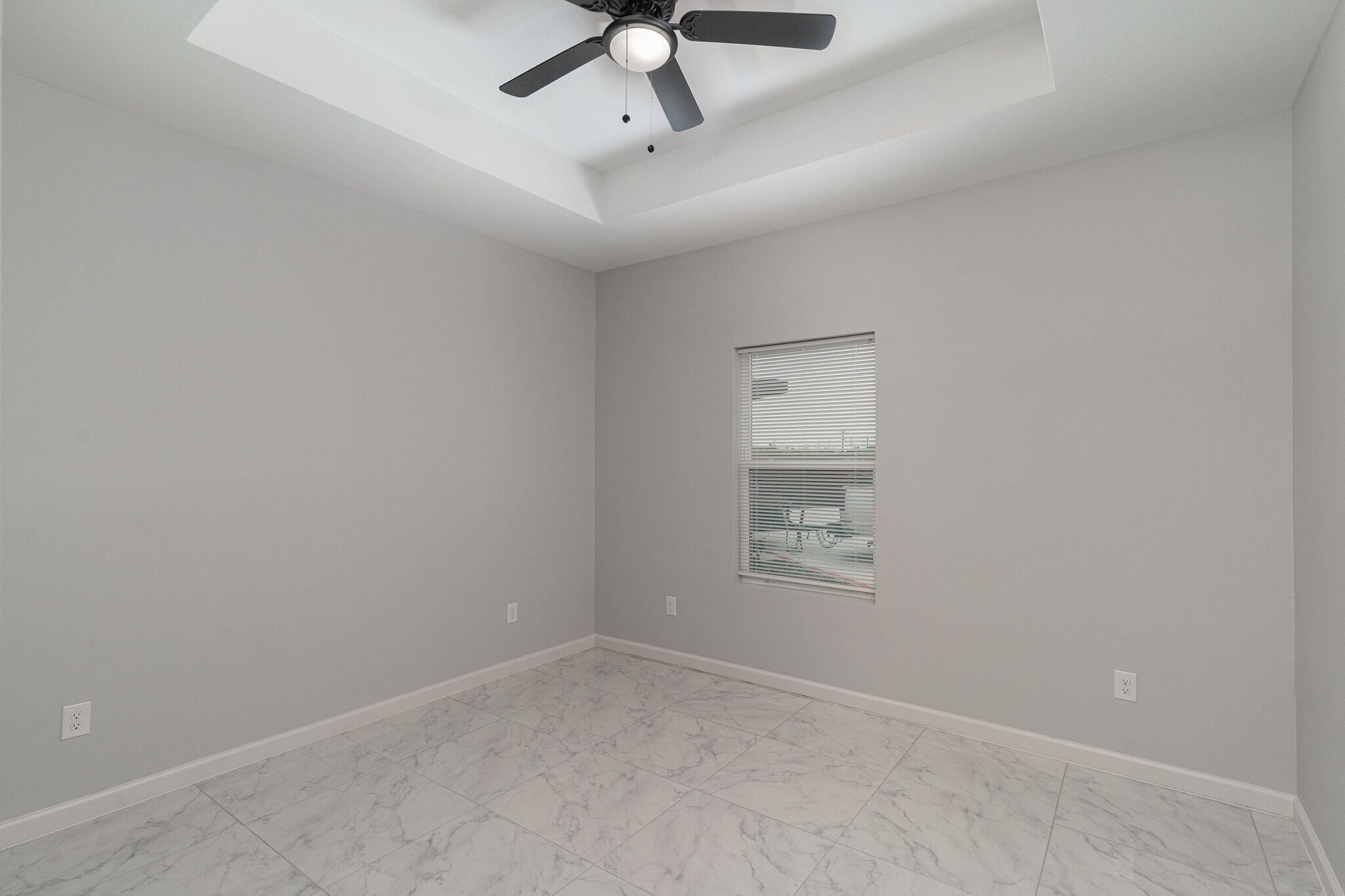 Building Photo - 1007 Hidden Hills St