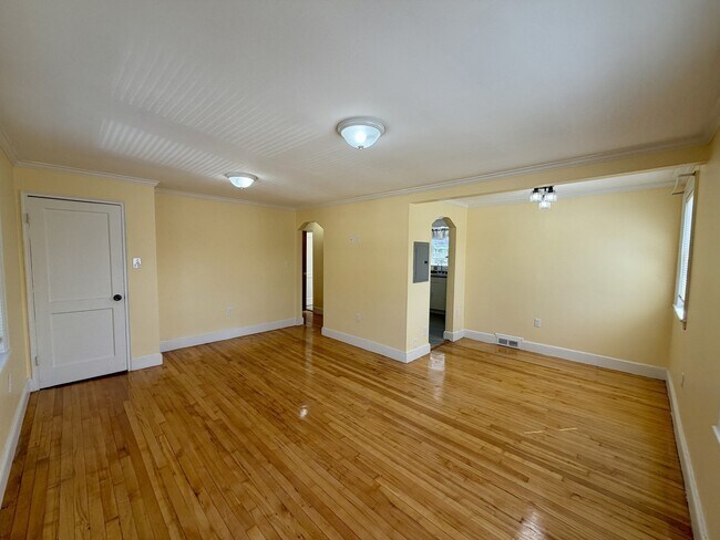 Building Photo - 19 Ridgeview Ave