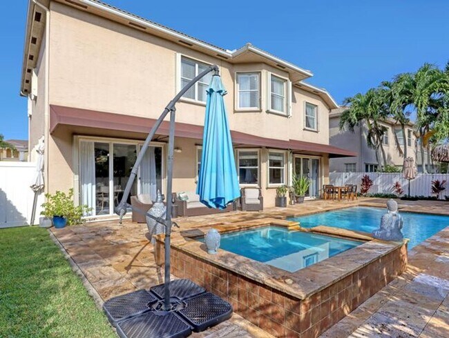 Building Photo - 2227 Ridgewood Cir