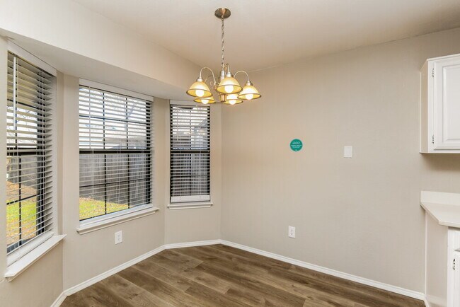 Building Photo - 1354 Gainsborough Way