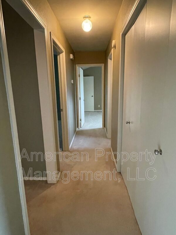 Building Photo - 8841 S Canton Pl