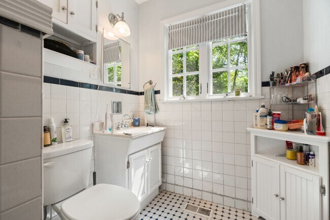 Building Photo - Charming Bungalow in Sunset Hills Neighborhood