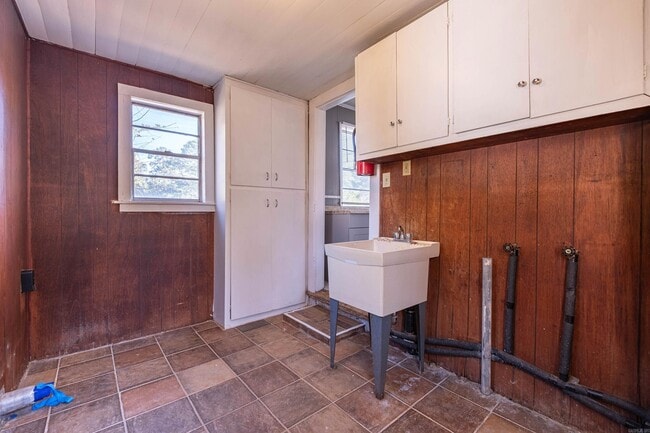 Building Photo - 1310 E North St