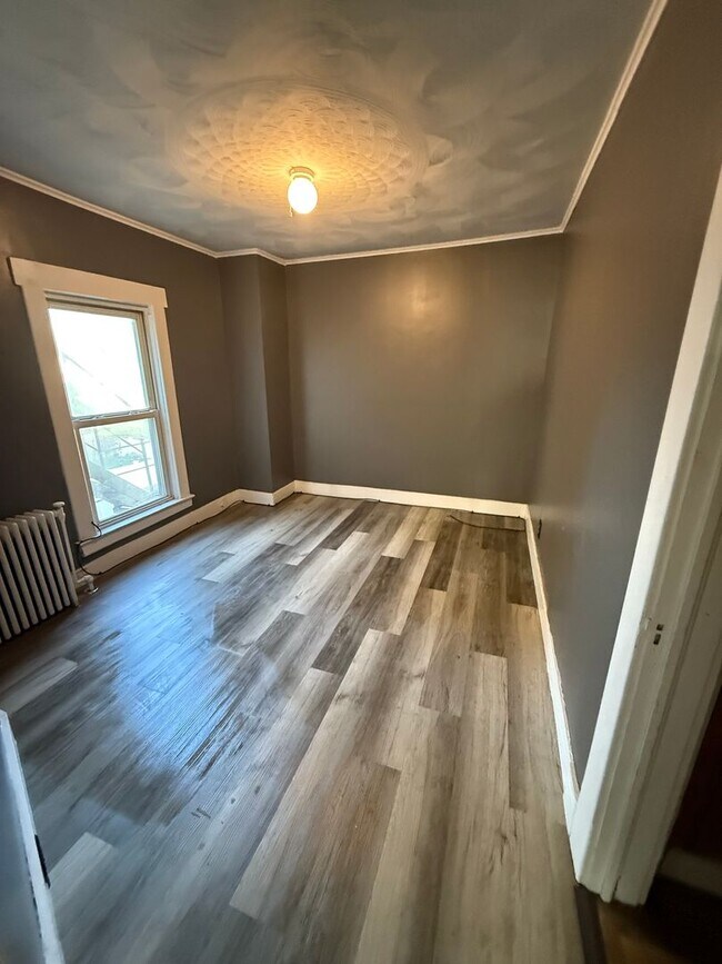 Building Photo - 40 E River St