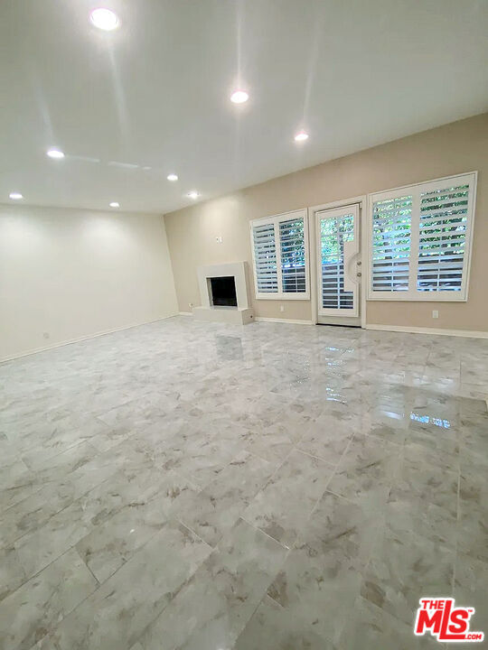 Building Photo - 5200 White Oak Ave