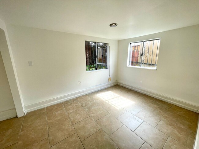 Building Photo - 1083-1085 67th St, Oakland, CA 94608