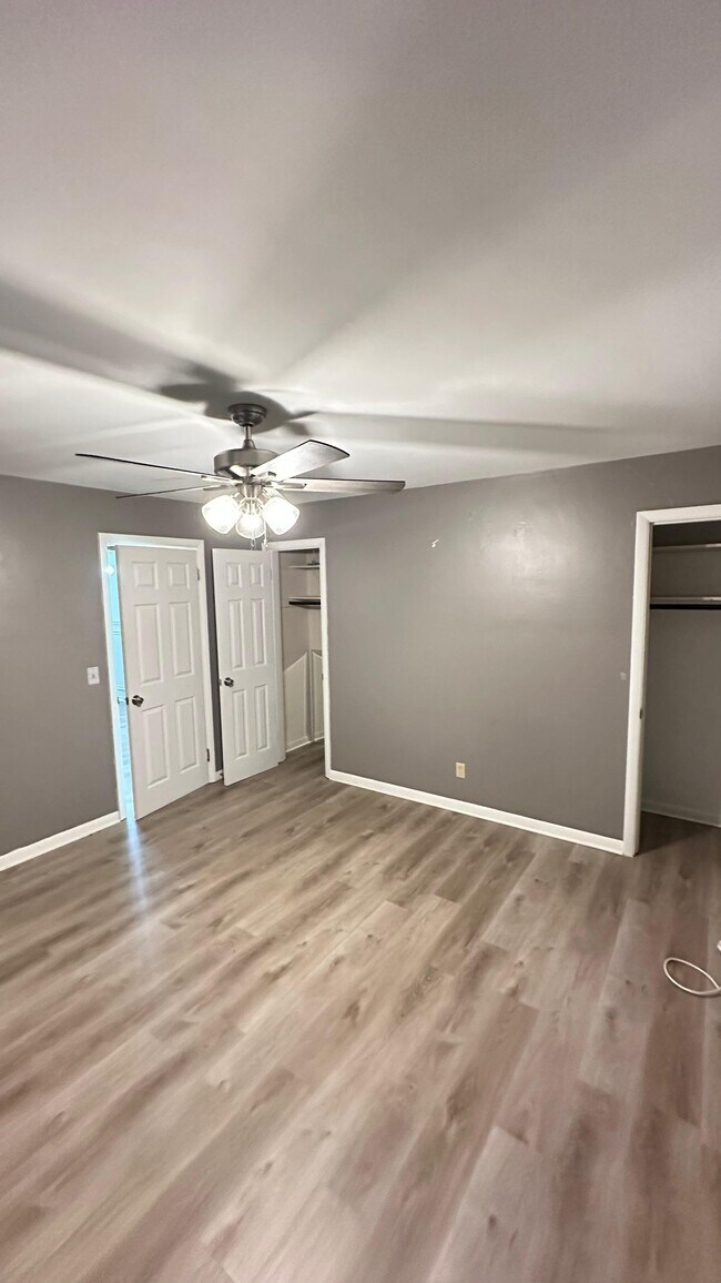 Building Photo - 2915 Mignon Ave