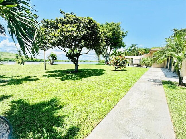 Building Photo - 4570 NW 18th Ave
