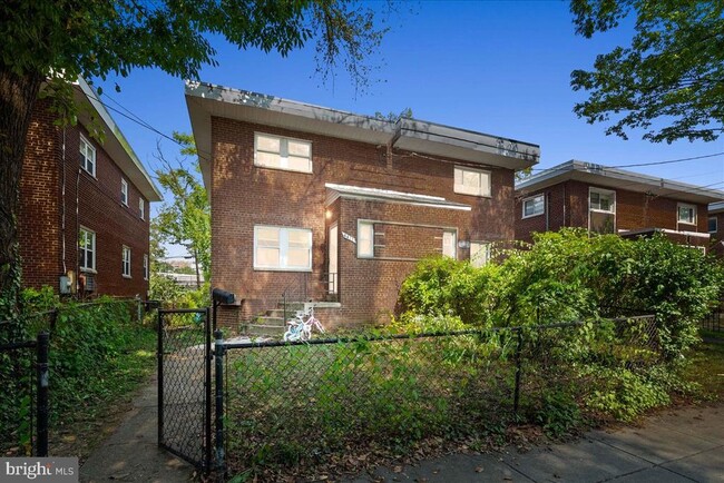 Building Photo - 4411 Harrison St NW