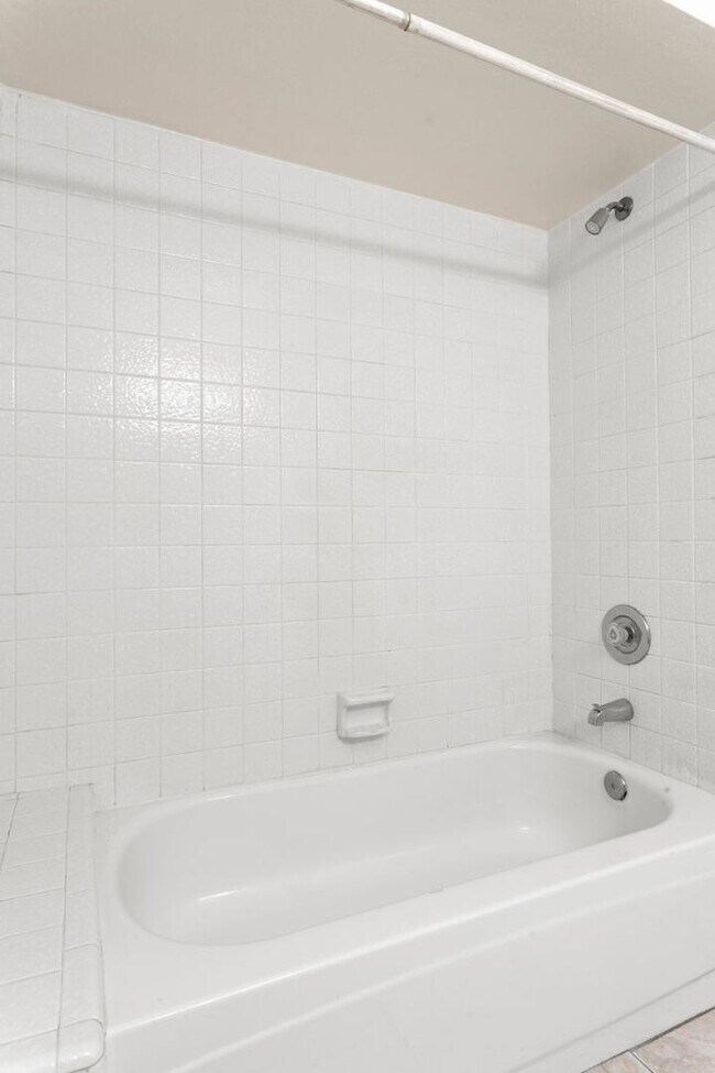 Building Photo - 7309 W Canterbury Dr