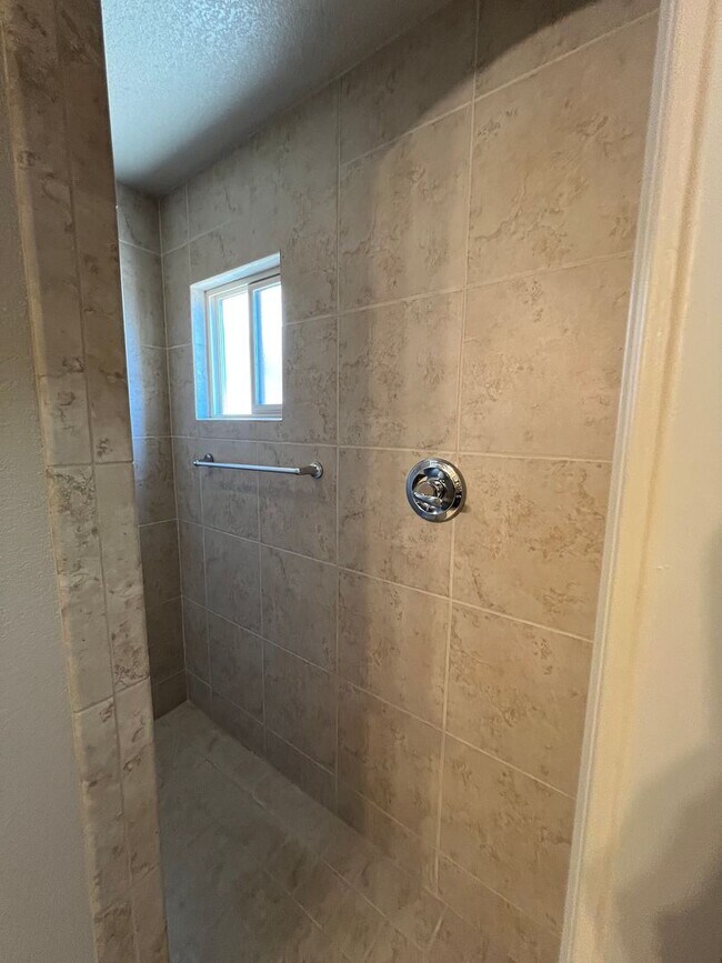 Building Photo - POOL HOME IN ESTRELLA!