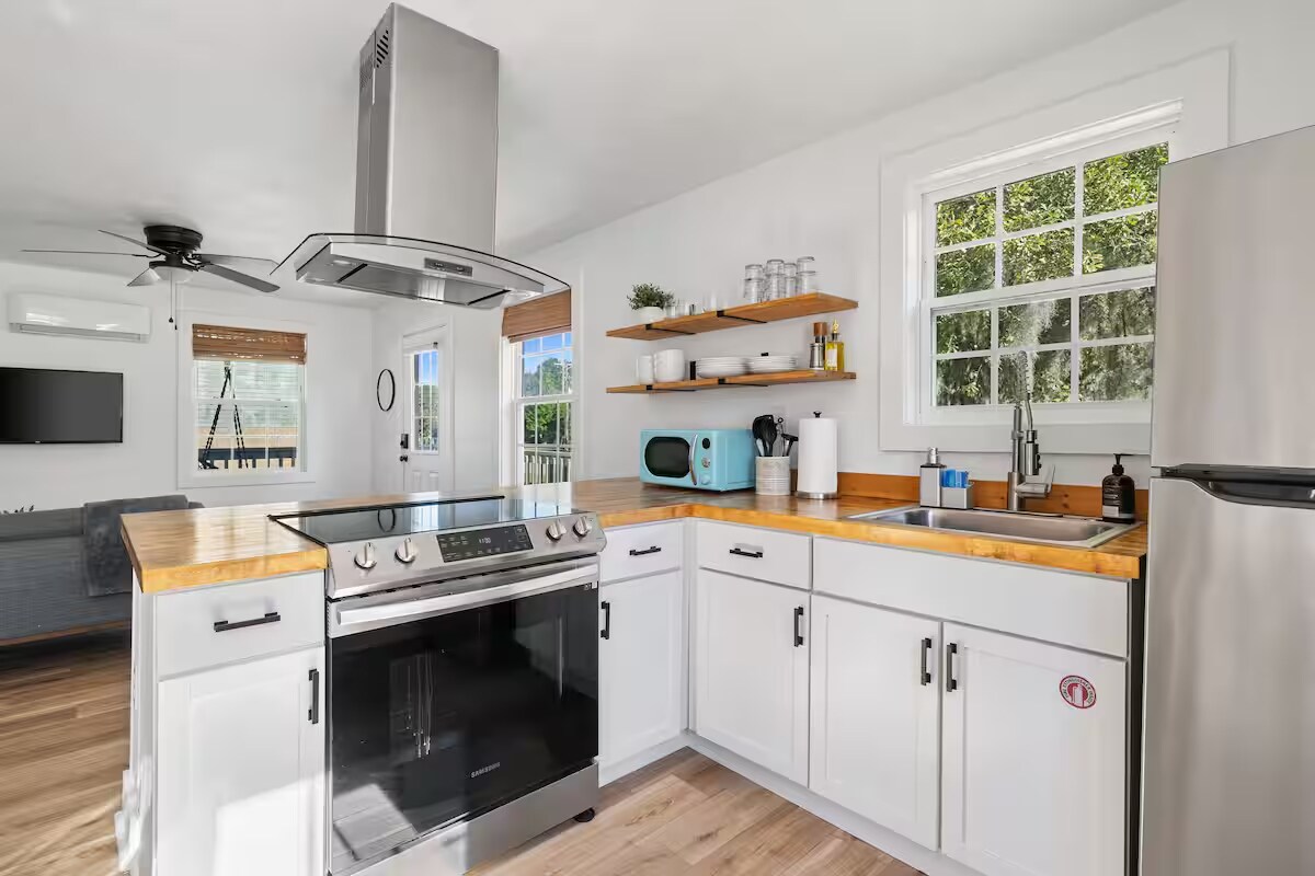 Building Photo - 4995 Chateau Ave