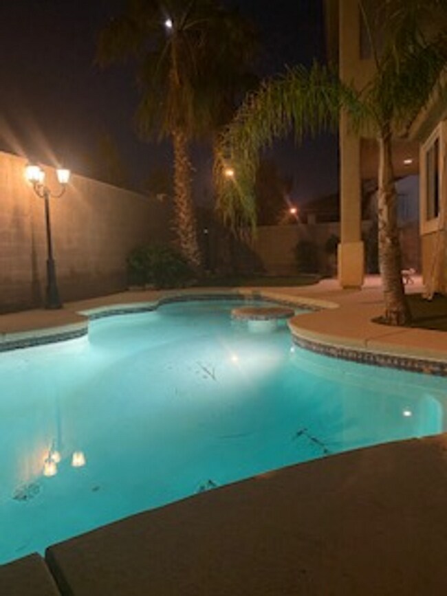 Building Photo - Beautiful 2 story home in Southern Highlands