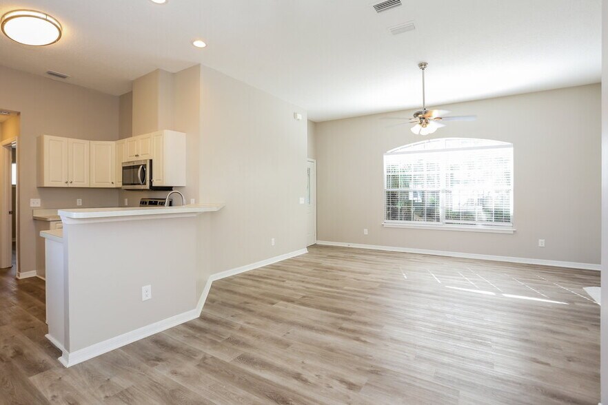 Building Photo - 213 Park Ave