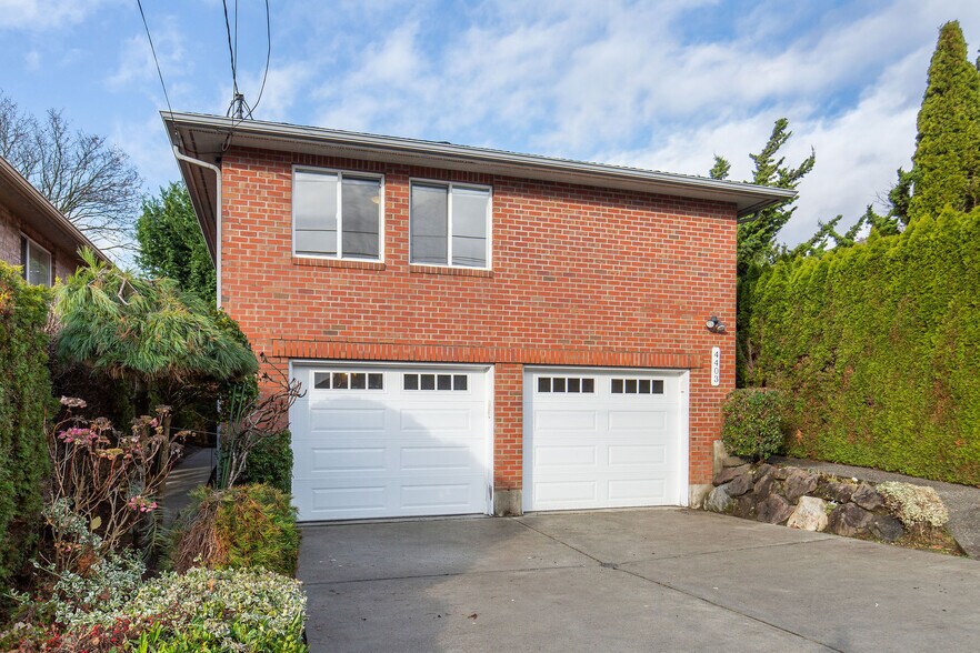 Building Photo - 4403 Powell Pl S