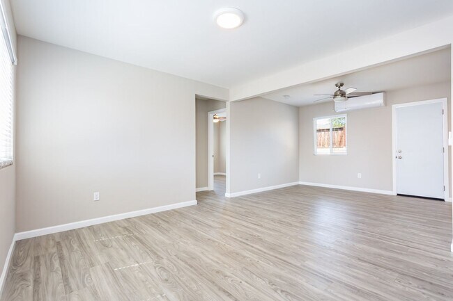 Building Photo - COMING SOON OCTOBER 10th!!! Renovated 2x2 ...