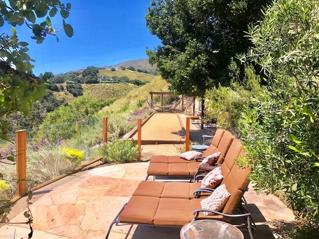 Building Photo - 114 Story Rd